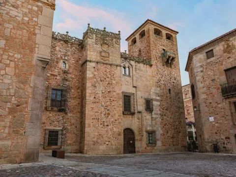 Cartel de Palacio de los Golfines de Abajo. Fundación Tatiana Pérez de Guzmán el Bueno